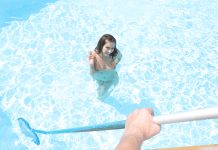 Seducing The Poolboy - Voyeur